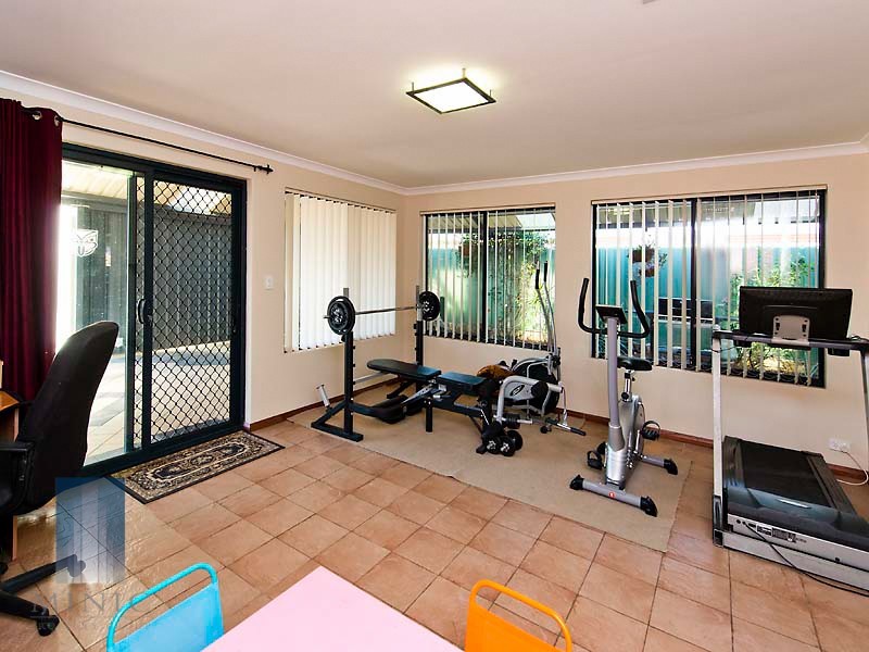 28 Woodside Loop, Beckenham WA 6107