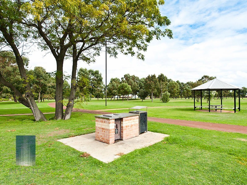 22 Gillon Street, Karawara WA 6152