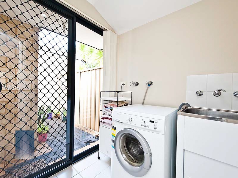 1/1-3 Clarke Street, East Cannington WA 6107