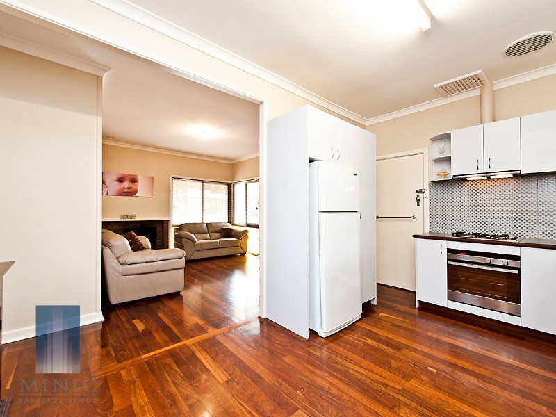 18 Treeby Street, Coolbellup WA 6163