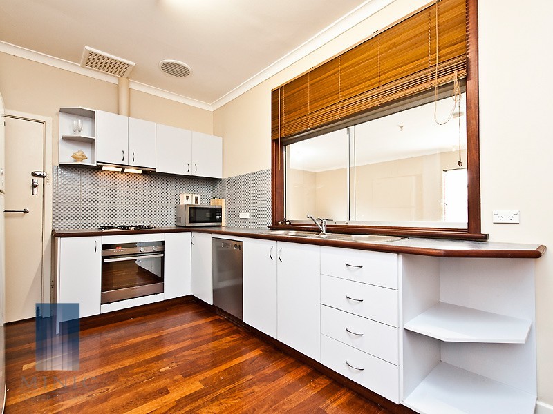 18 Treeby Street, Coolbellup WA 6163