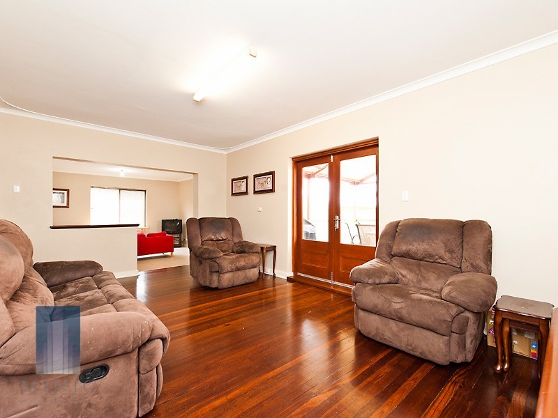 18 Treeby Street, Coolbellup WA 6163