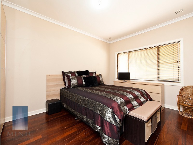 18 Treeby Street, Coolbellup WA 6163