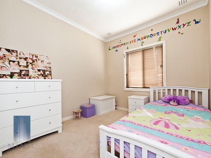 18 Treeby Street, Coolbellup WA 6163