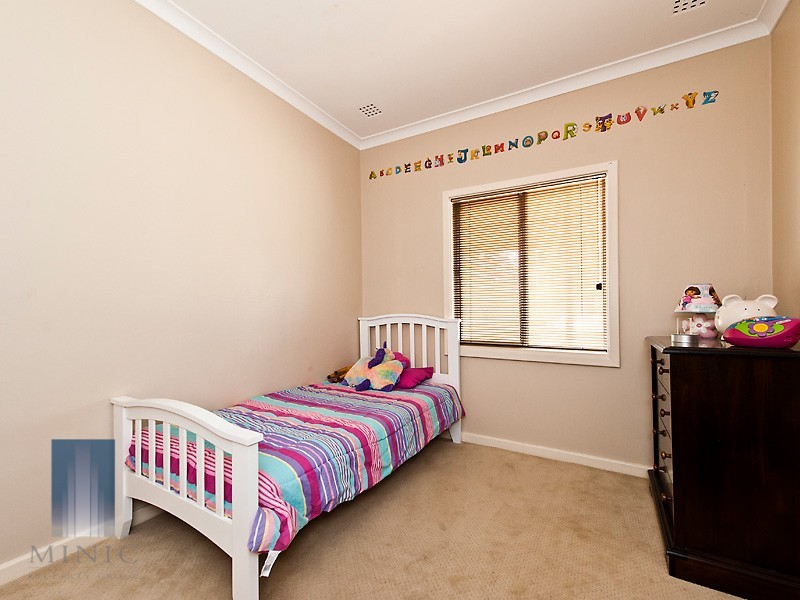 18 Treeby Street, Coolbellup WA 6163