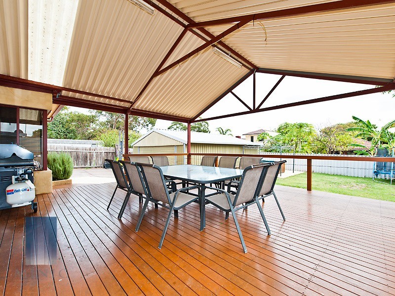 18 Treeby Street, Coolbellup WA 6163