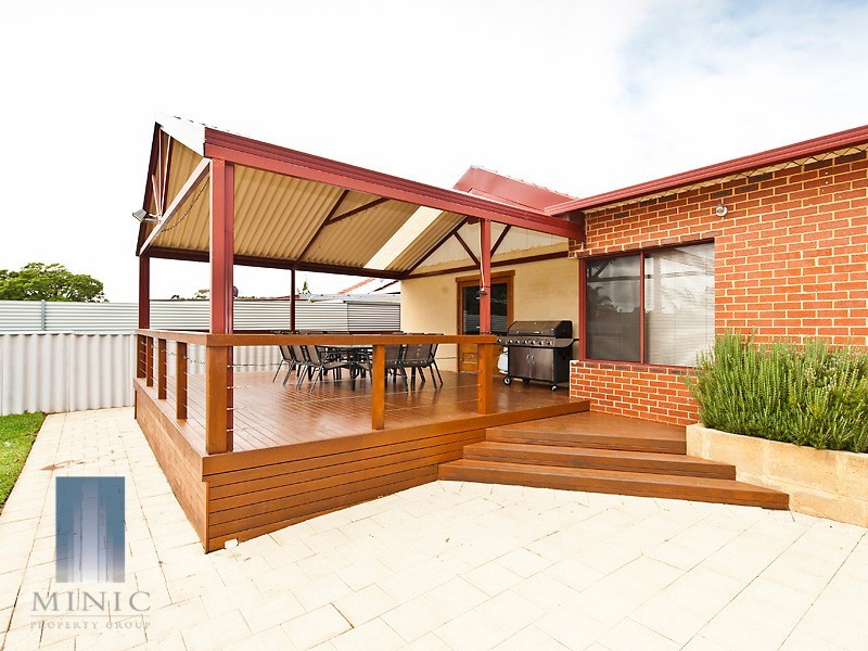 18 Treeby Street, Coolbellup WA 6163