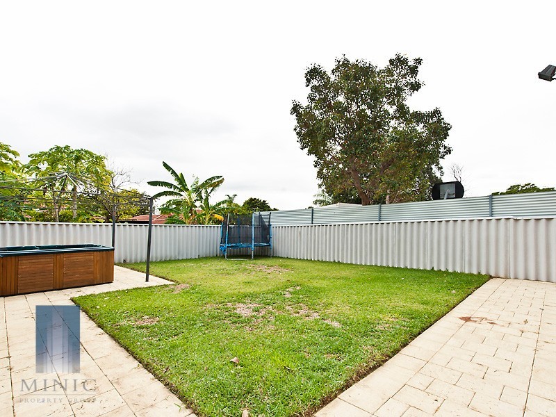 18 Treeby Street, Coolbellup WA 6163
