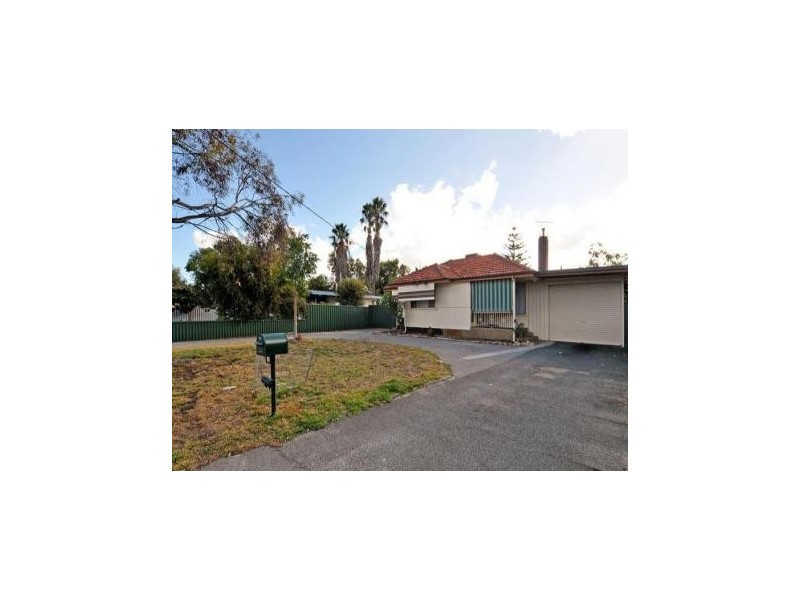 43 Barnsley Street, Queens Park WA 6107