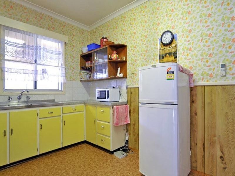 43 Barnsley Street, Queens Park WA 6107