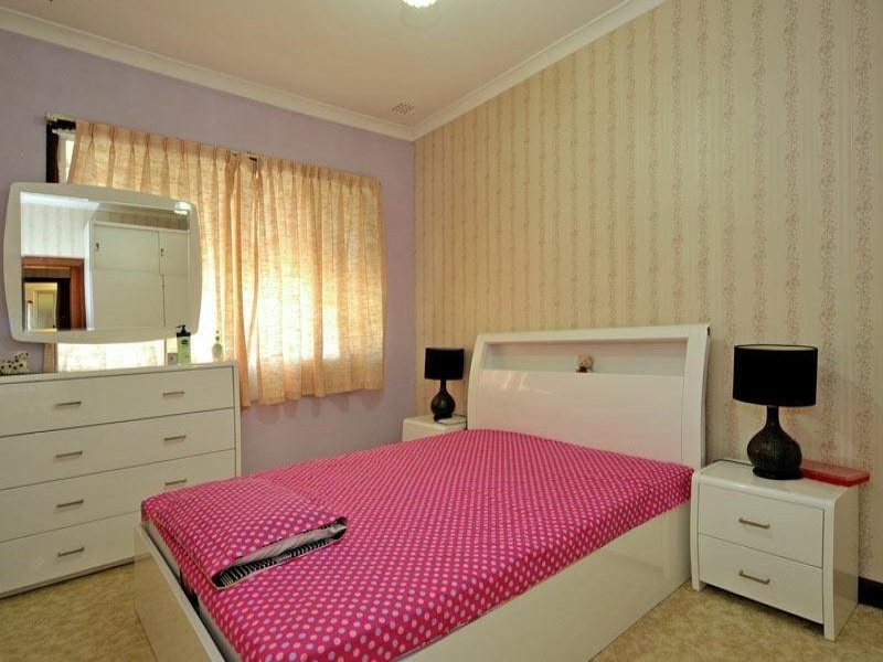 43 Barnsley Street, Queens Park WA 6107