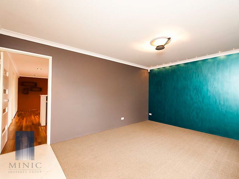 61 Bruce Road, Wattle Grove WA 6107