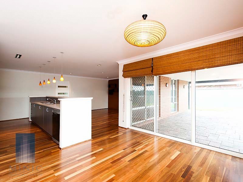 61 Bruce Road, Wattle Grove WA 6107