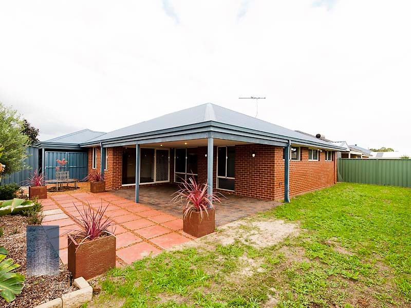 61 Bruce Road, Wattle Grove WA 6107