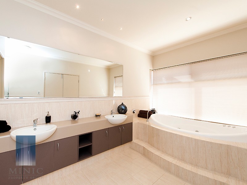 106 Barbican Street East, Shelley WA 6148