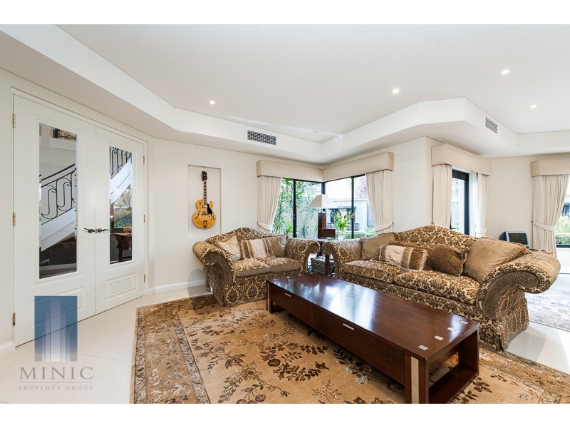 3 Crowley Vista, Salter Point WA 6152