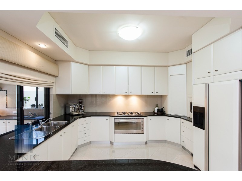 3 Crowley Vista, Salter Point WA 6152