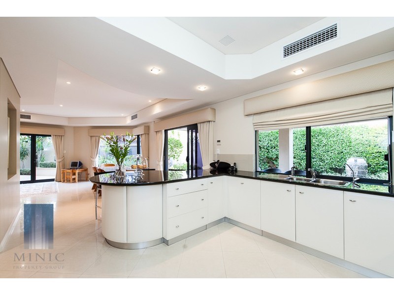 3 Crowley Vista, Salter Point WA 6152