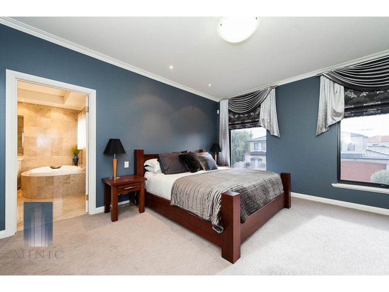 3 Crowley Vista, Salter Point WA 6152