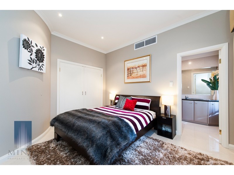 3 Crowley Vista, Salter Point WA 6152