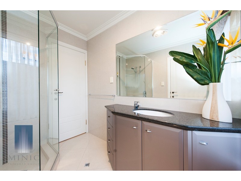 3 Crowley Vista, Salter Point WA 6152