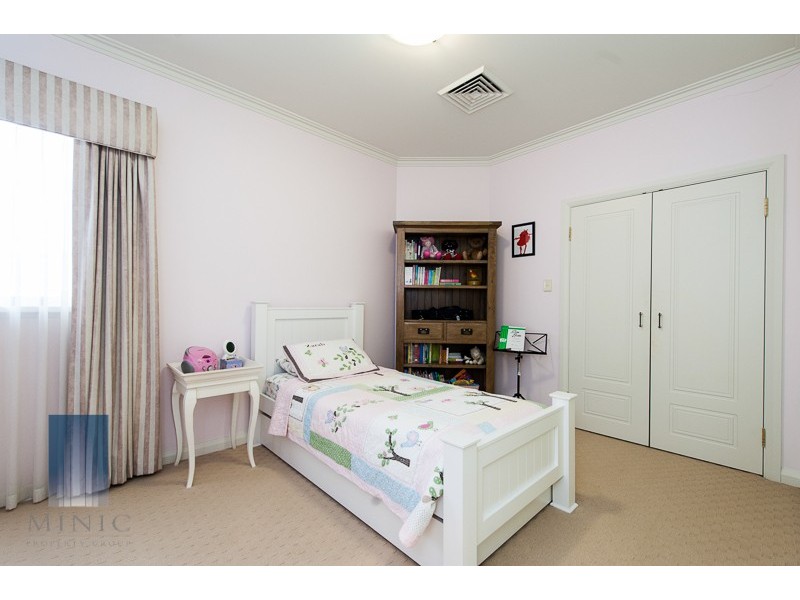 3 Crowley Vista, Salter Point WA 6152