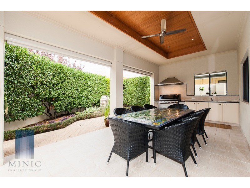 3 Crowley Vista, Salter Point WA 6152