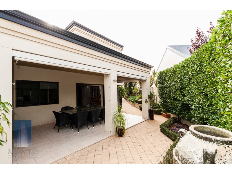 3 Crowley Vista, Salter Point WA 6152