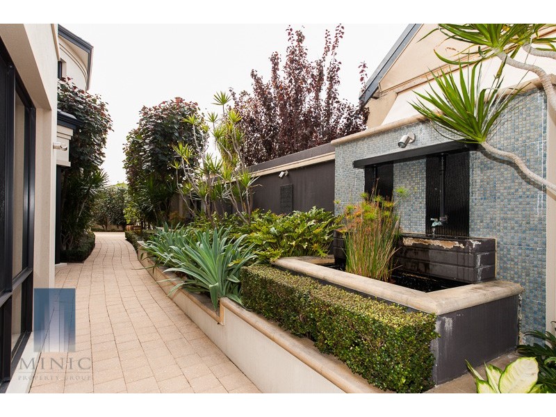 3 Crowley Vista, Salter Point WA 6152