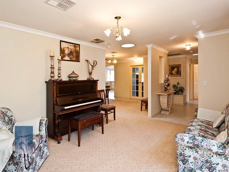 3 Looranah Street, Mount Nasura WA 6112