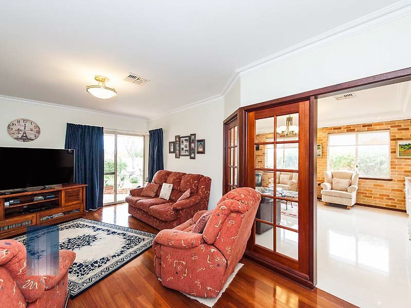 8 Opal Place, Riverton WA 6148