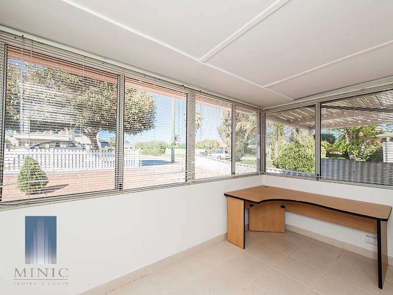 128 Barbican Street East, Shelley WA 6148