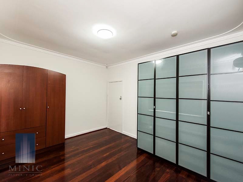 128 Barbican Street East, Shelley WA 6148