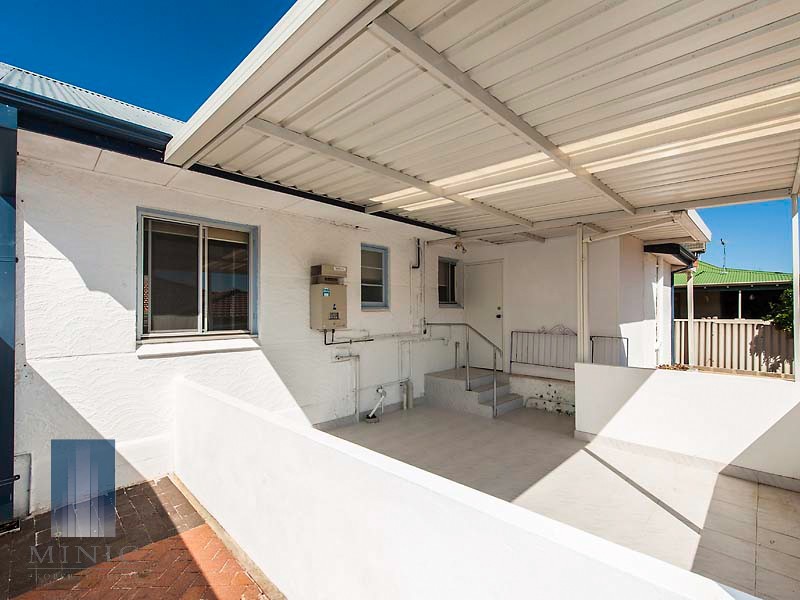 128 Barbican Street East, Shelley WA 6148