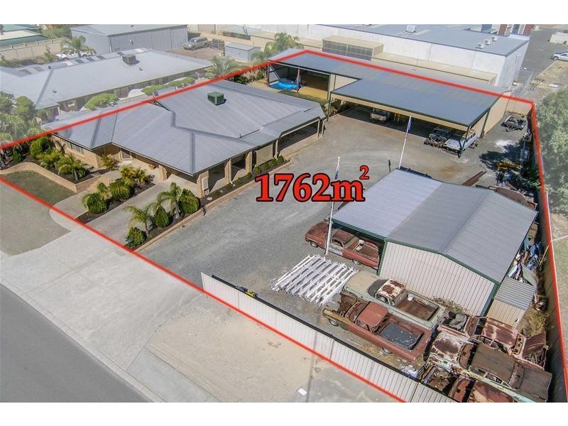 4 Lakewook Cove, Kenwick WA 6107