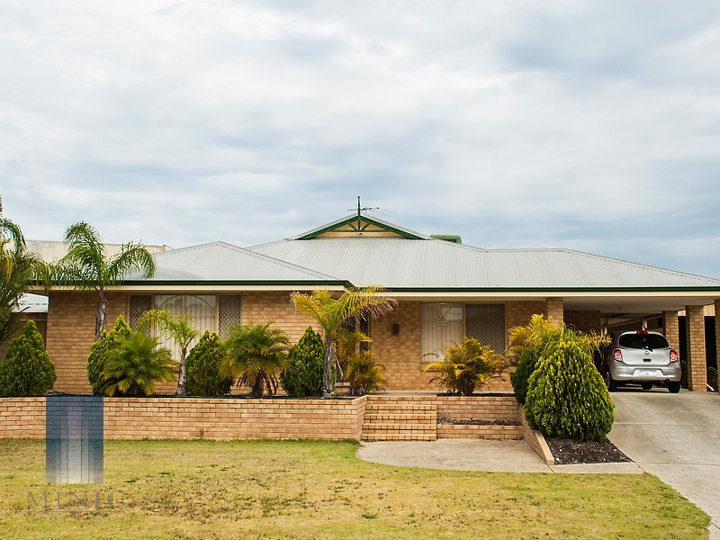 4 Lakewook Cove, Kenwick WA 6107