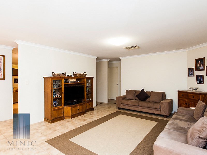 4 Lakewook Cove, Kenwick WA 6107