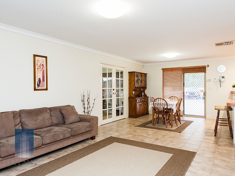 4 Lakewook Cove, Kenwick WA 6107