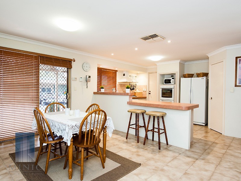 4 Lakewook Cove, Kenwick WA 6107