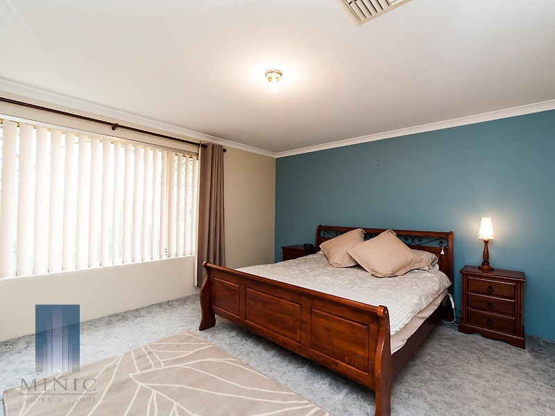 4 Lakewook Cove, Kenwick WA 6107