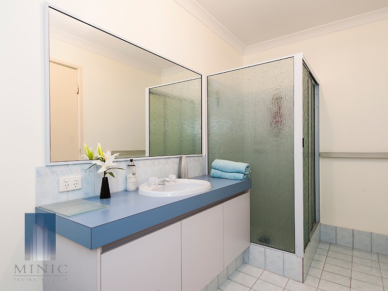4 Lakewook Cove, Kenwick WA 6107
