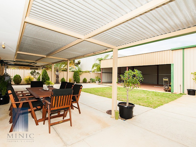4 Lakewook Cove, Kenwick WA 6107