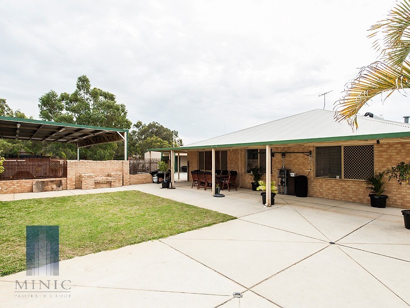 4 Lakewook Cove, Kenwick WA 6107