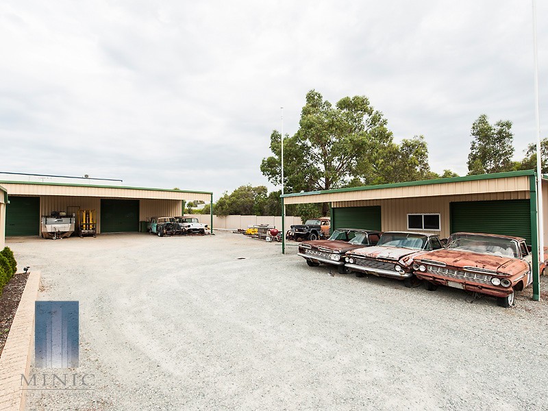 4 Lakewook Cove, Kenwick WA 6107