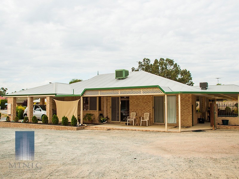 4 Lakewook Cove, Kenwick WA 6107