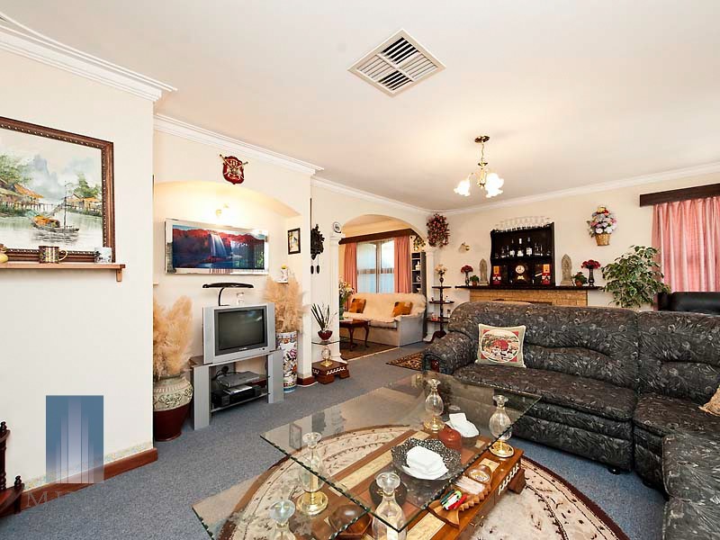 43 Glyndebourne Avenue, Thornlie WA 6108