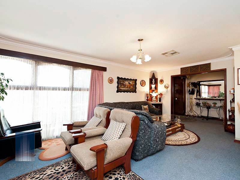 43 Glyndebourne Avenue, Thornlie WA 6108