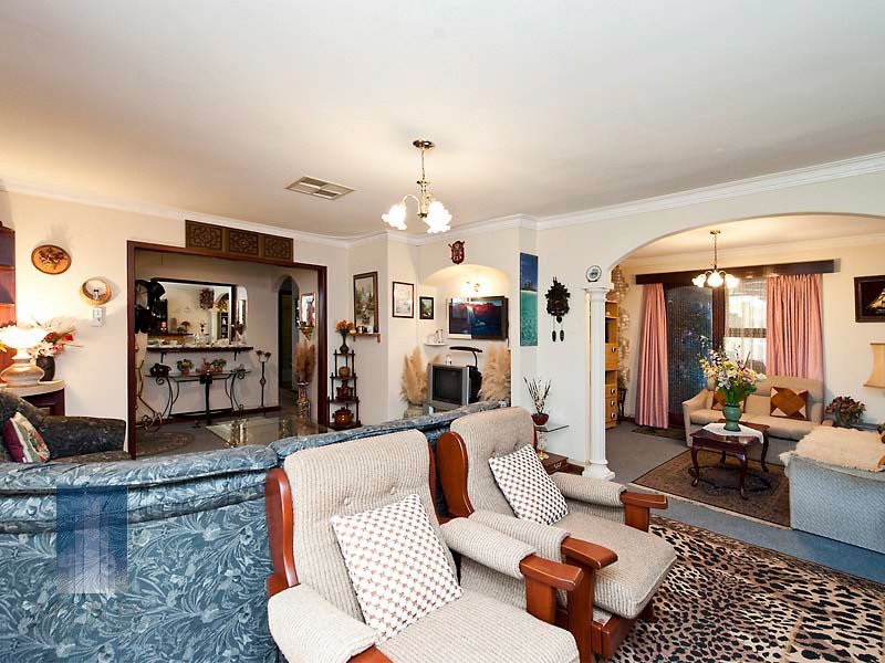 43 Glyndebourne Avenue, Thornlie WA 6108