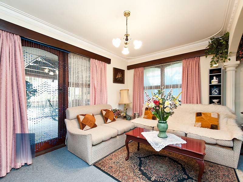 43 Glyndebourne Avenue, Thornlie WA 6108