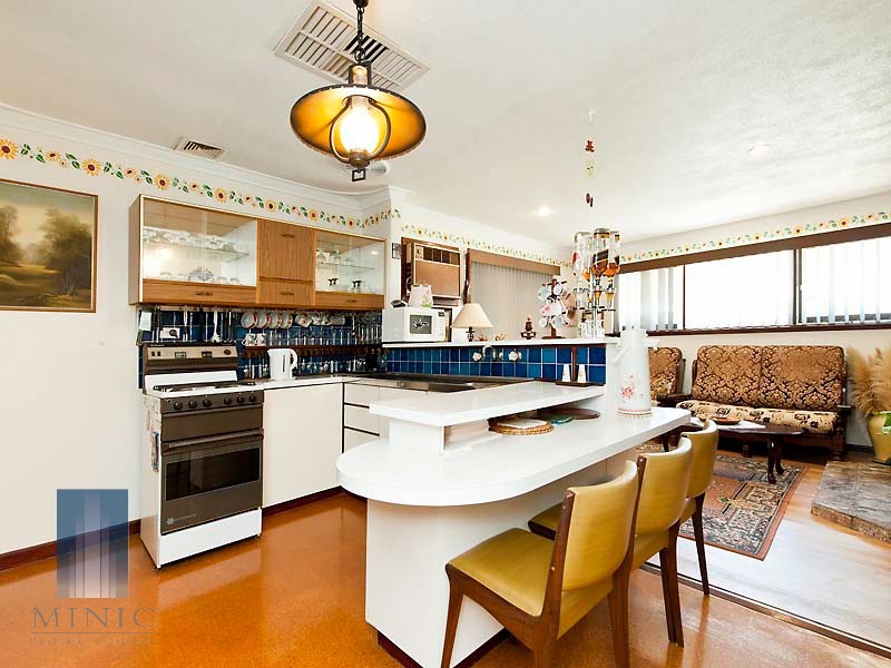 43 Glyndebourne Avenue, Thornlie WA 6108